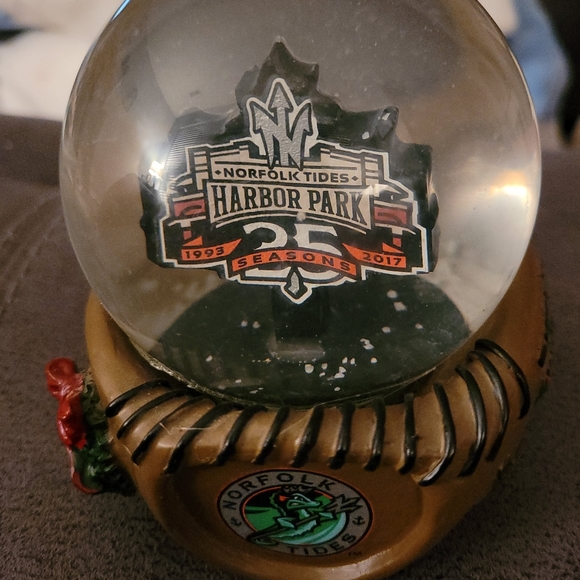 2017 Norfolk Tides 25th Anniversary Snow Globe. - Picture 2 of 6